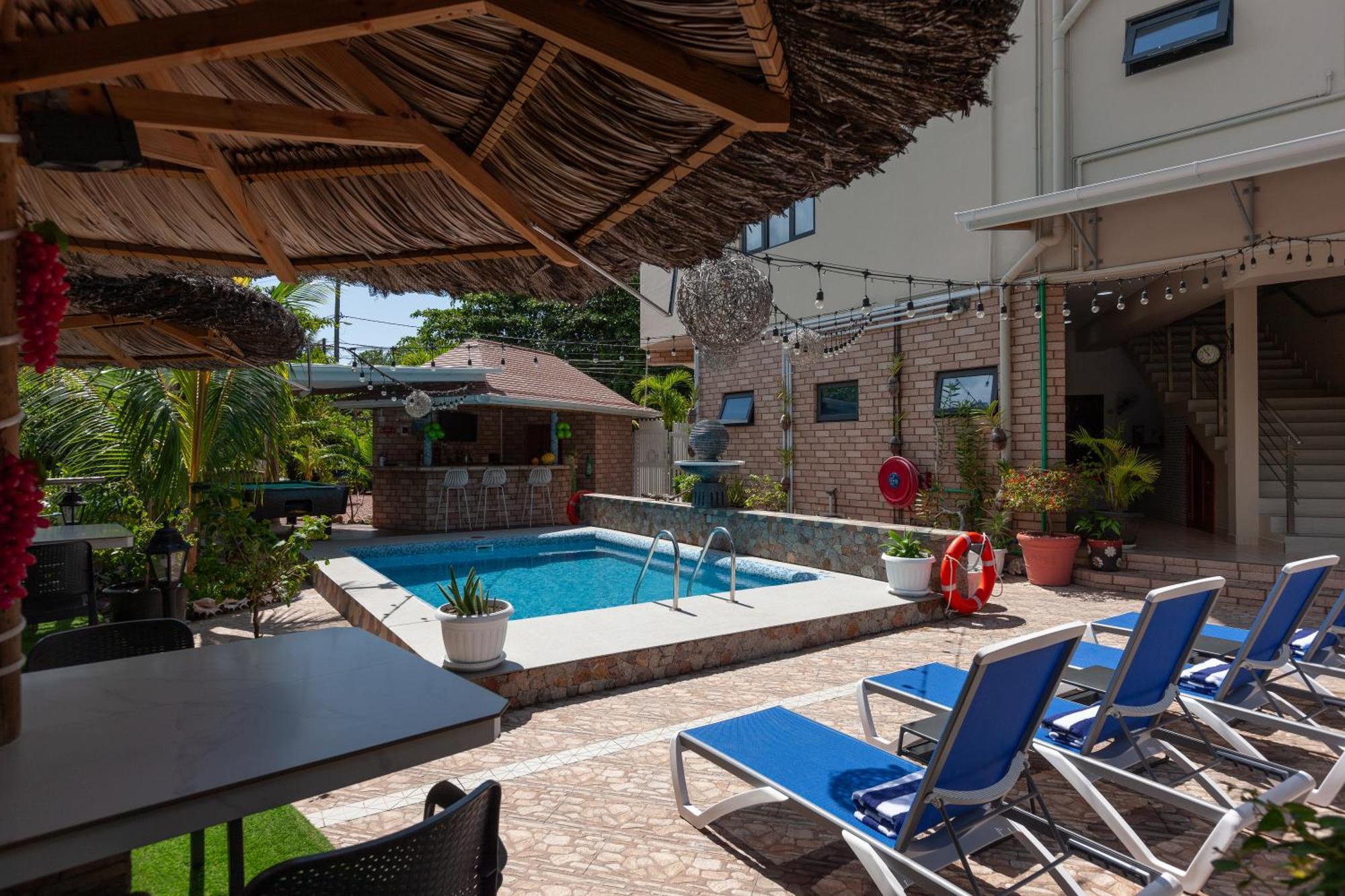 Bijoutier Apartments Grand Anse  Exteriör bild